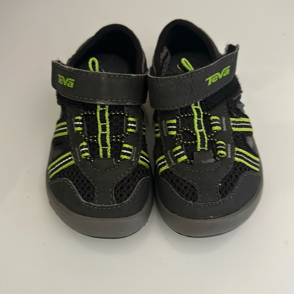 NWT toddler Teva shoes. Size 5